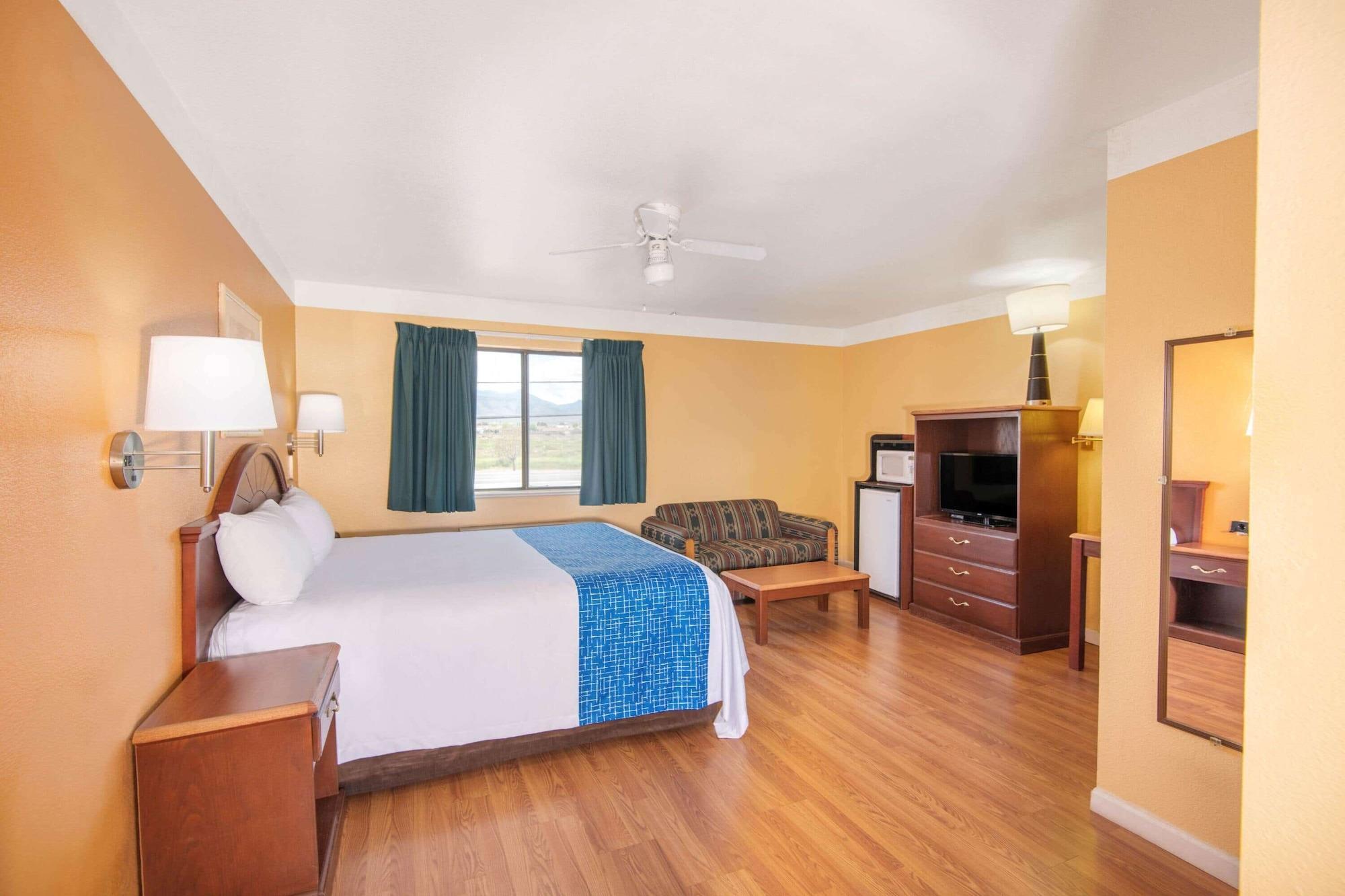 Travelodge By Wyndham Kingman Exterior photo