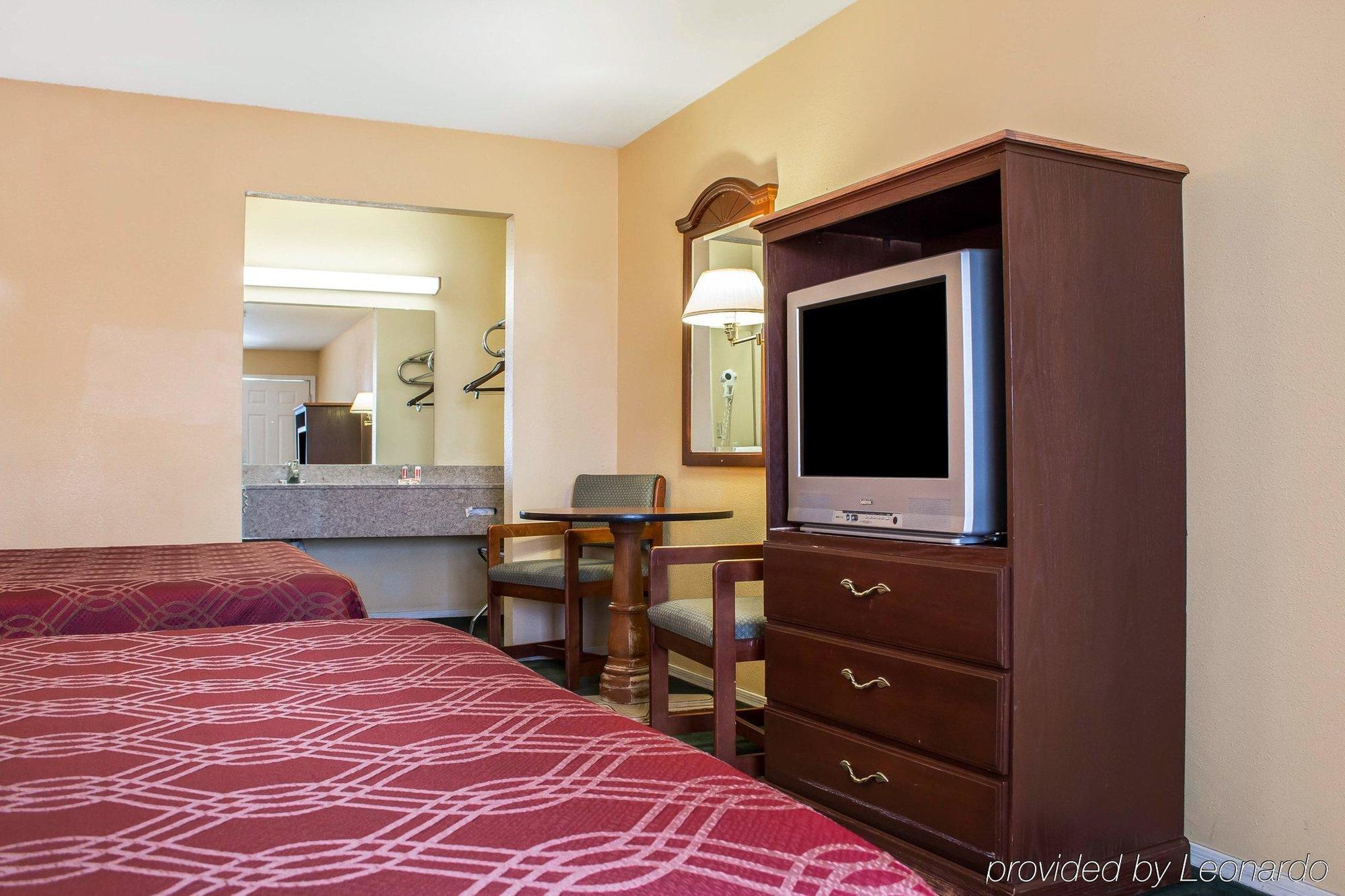 Travelodge By Wyndham Kingman Exterior photo